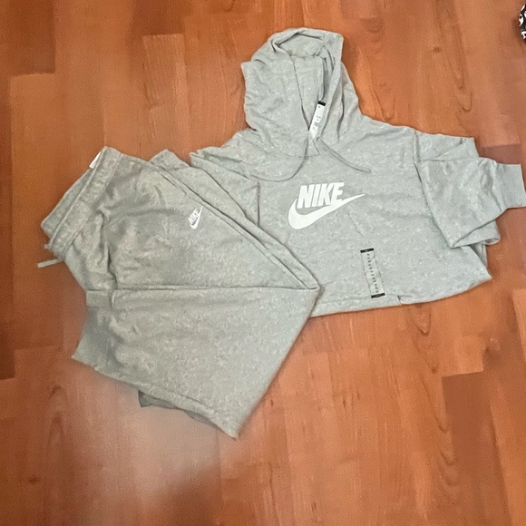 Nike Sportswear Club Fleece Sweatsuit Gray Set- Plus Size - Picture 5 of 10
